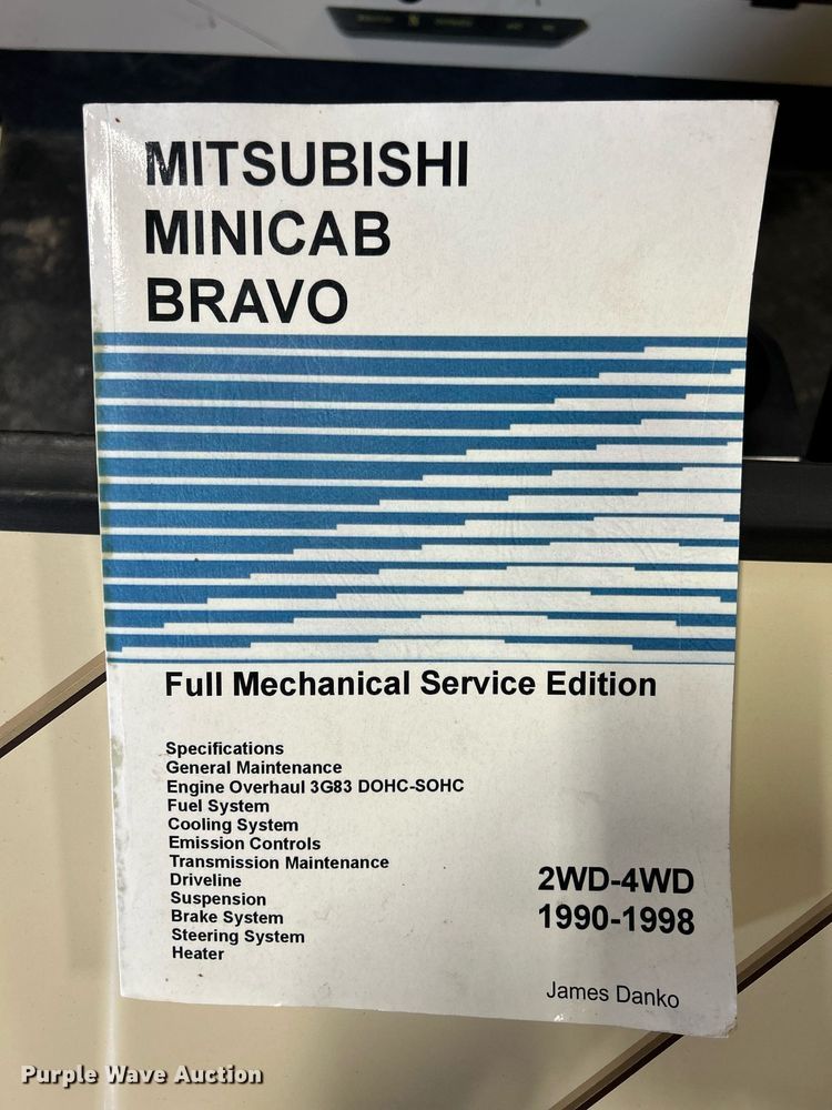 image for item MO9049 1992 Mitsubishi  mini truck