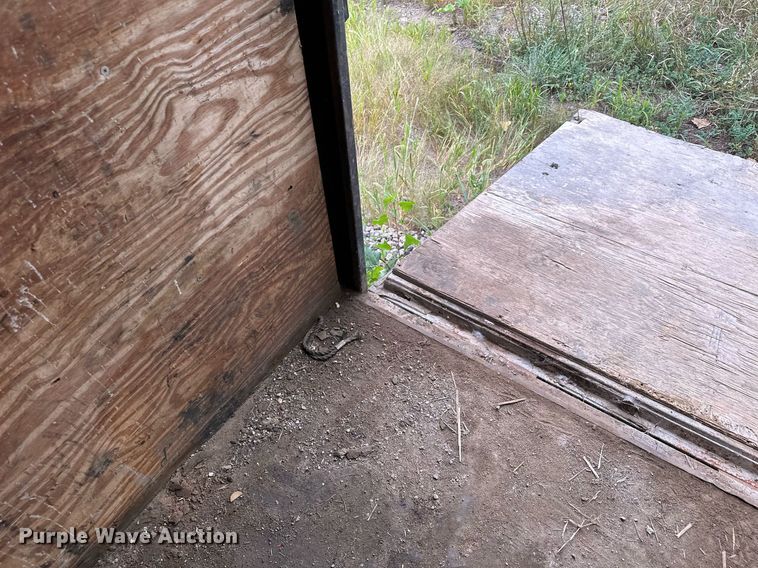 image for item MQ9398 1992 Haulmark  enclosed cargo trailer