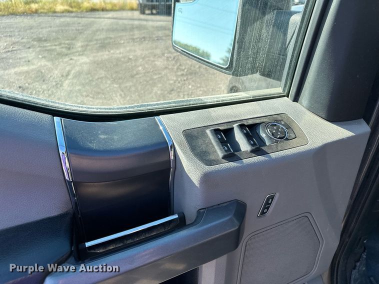 image for item MQ9443 2017 Ford F150  SuperCrew pickup truck