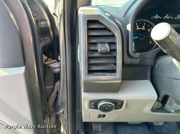 image for item MQ9443 2017 Ford F150  SuperCrew pickup truck