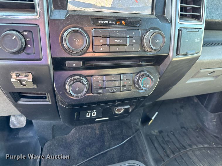 image for item MQ9443 2017 Ford F150  SuperCrew pickup truck