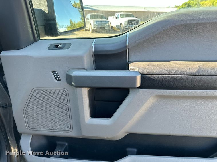 image for item MQ9443 2017 Ford F150  SuperCrew pickup truck