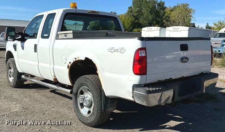 image for item MQ9444 2008 Ford F350 Super Duty  SuperCab pickup truck