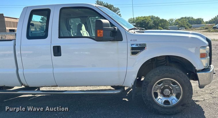 image for item MQ9444 2008 Ford F350 Super Duty  SuperCab pickup truck