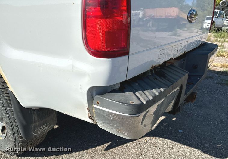 image for item MQ9444 2008 Ford F350 Super Duty  SuperCab pickup truck