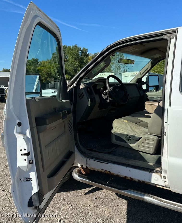 image for item MQ9444 2008 Ford F350 Super Duty  SuperCab pickup truck