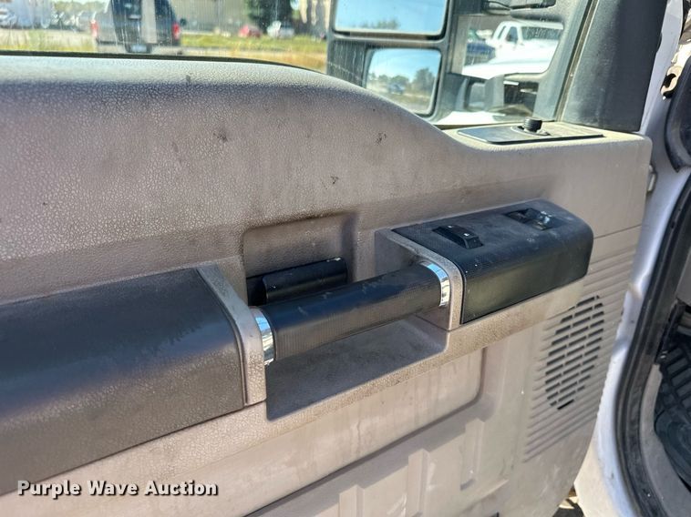 image for item MQ9444 2008 Ford F350 Super Duty  SuperCab pickup truck