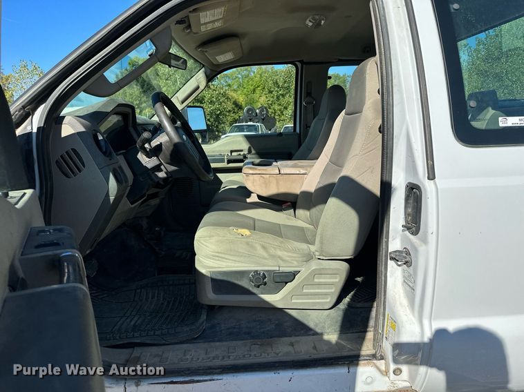 image for item MQ9444 2008 Ford F350 Super Duty  SuperCab pickup truck