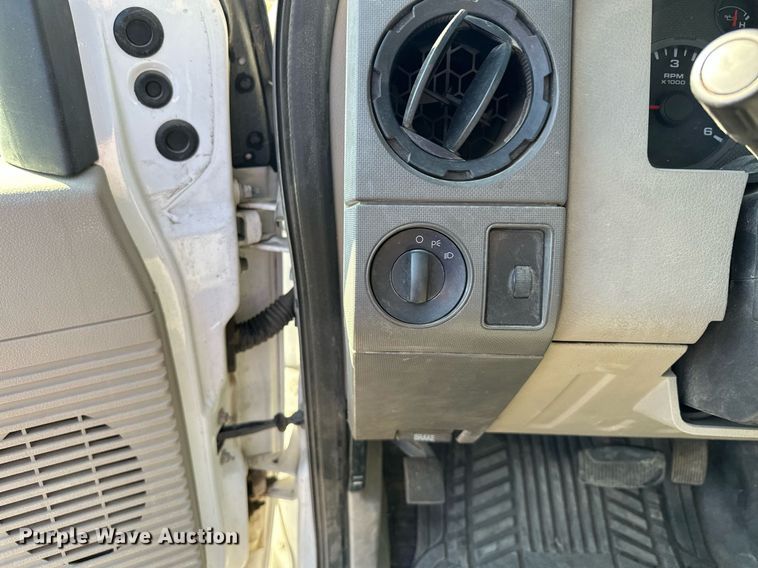 image for item MQ9444 2008 Ford F350 Super Duty  SuperCab pickup truck