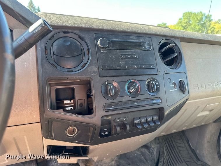 image for item MQ9444 2008 Ford F350 Super Duty  SuperCab pickup truck