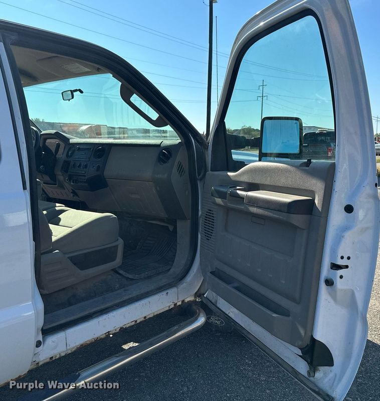 image for item MQ9444 2008 Ford F350 Super Duty  SuperCab pickup truck