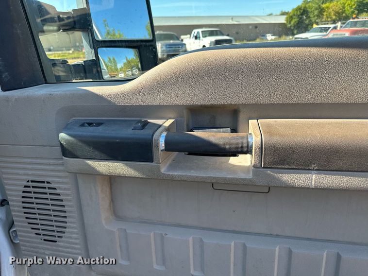 image for item MQ9444 2008 Ford F350 Super Duty  SuperCab pickup truck