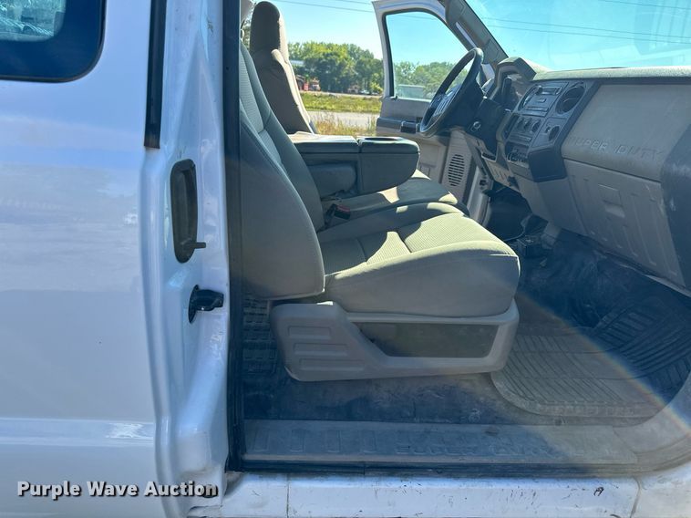 image for item MQ9444 2008 Ford F350 Super Duty  SuperCab pickup truck