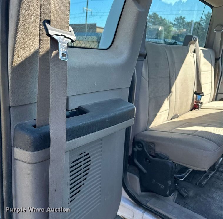 image for item MQ9444 2008 Ford F350 Super Duty  SuperCab pickup truck