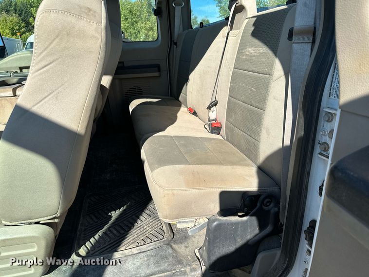 image for item MQ9444 2008 Ford F350 Super Duty  SuperCab pickup truck