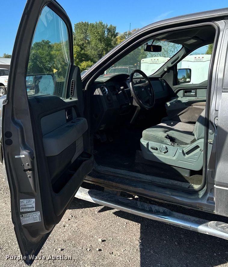 image for item MQ9445 2013 Ford F150  SuperCrew pickup truck