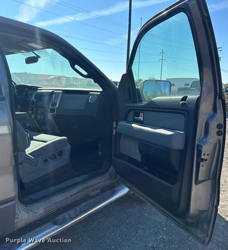 image for item MQ9445 2013 Ford F150  SuperCrew pickup truck