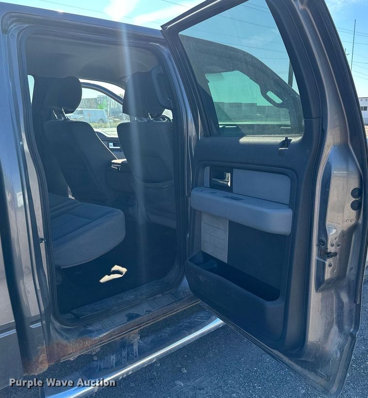 image for item MQ9445 2013 Ford F150  SuperCrew pickup truck