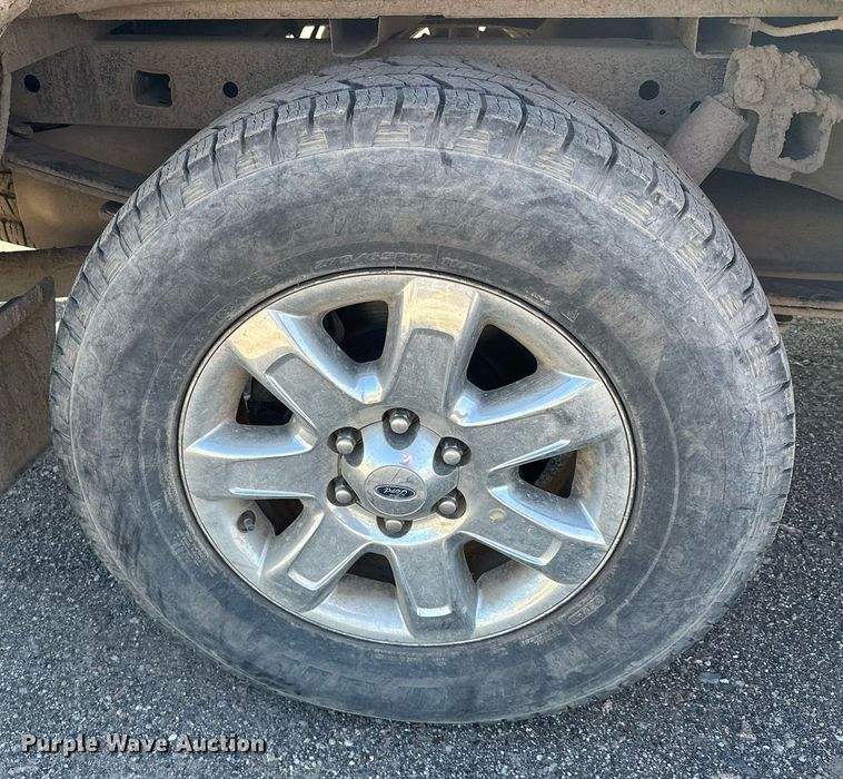 image for item MQ9445 2013 Ford F150  SuperCrew pickup truck