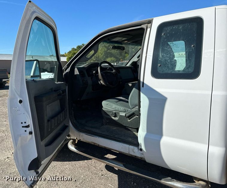 image for item MQ9446 2014 Ford F250 Super Duty  SuperCab pickup truck