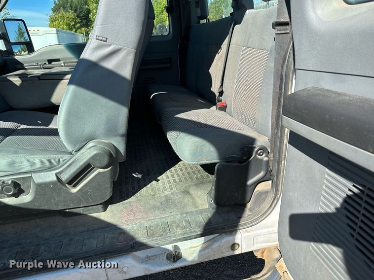 image for item MQ9446 2014 Ford F250 Super Duty  SuperCab pickup truck