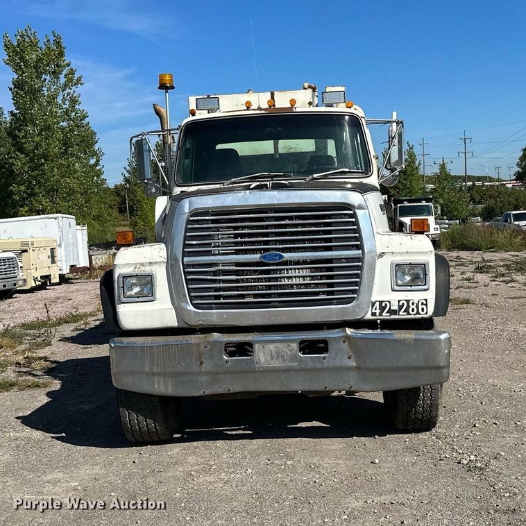 image for item MQ9447 1994 Ford LT8000  vacuum truck