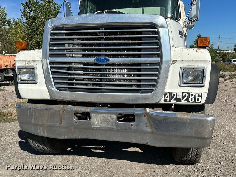 image for item MQ9447 1994 Ford LT8000  vacuum truck