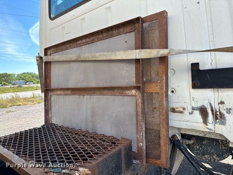 image for item MQ9447 1994 Ford LT8000  vacuum truck