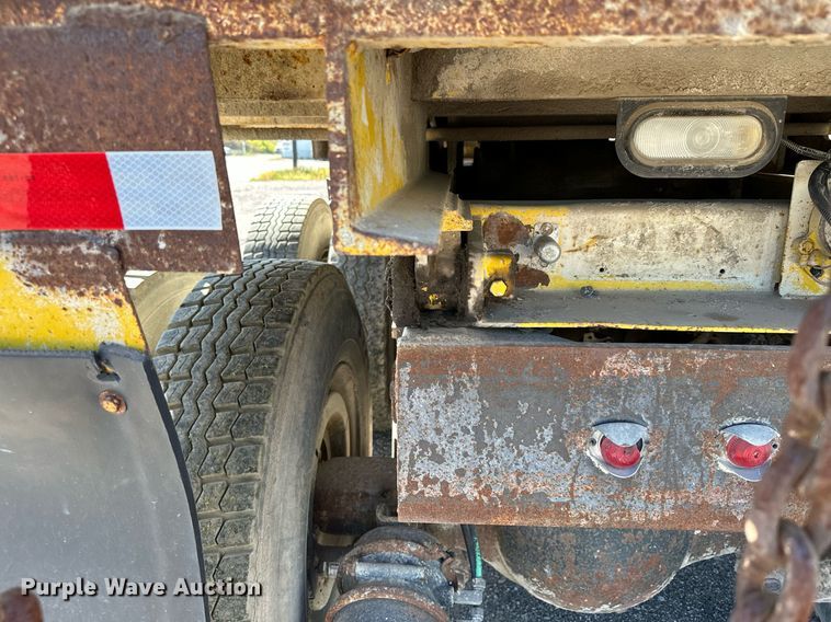 image for item MQ9447 1994 Ford LT8000  vacuum truck