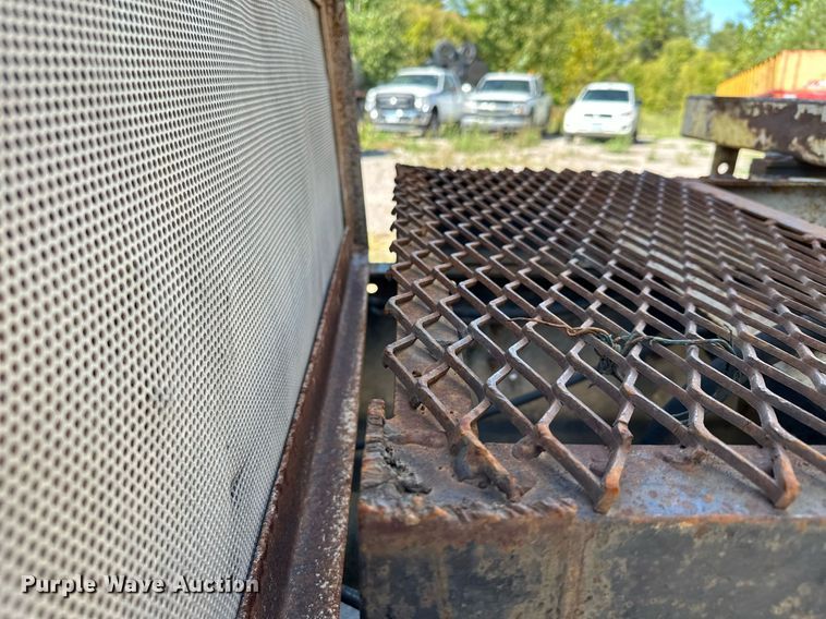 image for item MQ9447 1994 Ford LT8000  vacuum truck