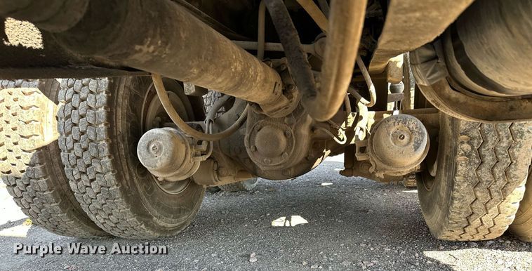 image for item MQ9447 1994 Ford LT8000  vacuum truck