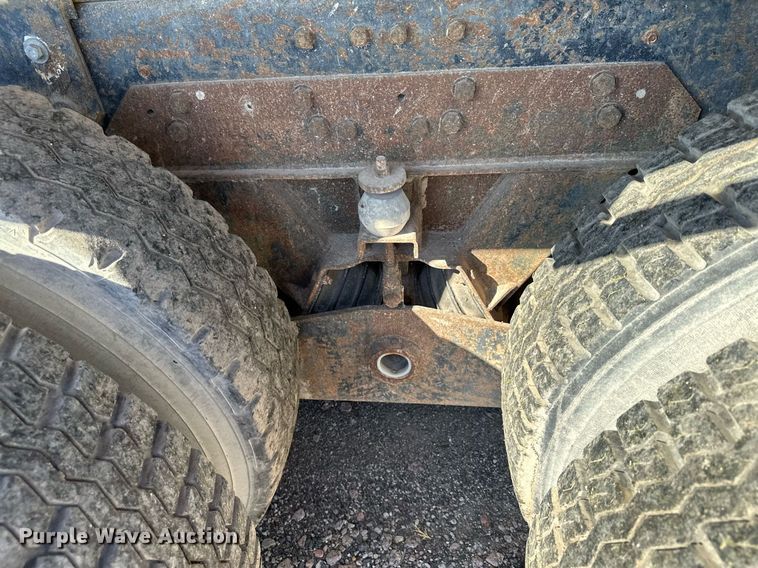 image for item MQ9447 1994 Ford LT8000  vacuum truck