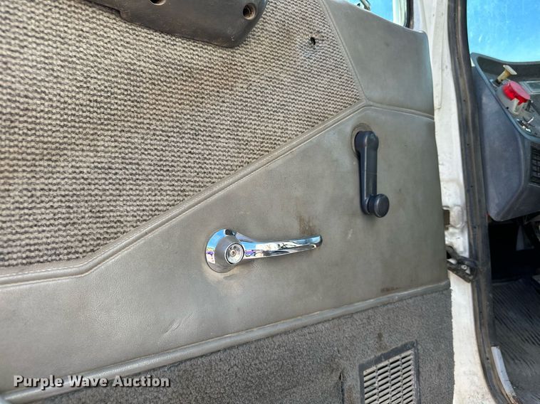 image for item MQ9447 1994 Ford LT8000  vacuum truck