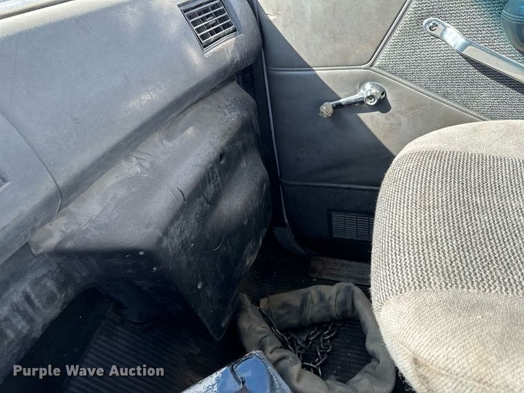 image for item MQ9447 1994 Ford LT8000  vacuum truck