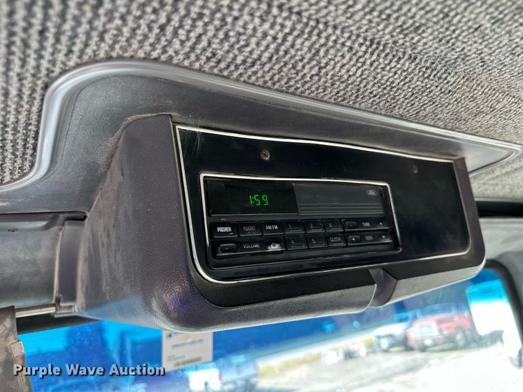 image for item MQ9447 1994 Ford LT8000  vacuum truck