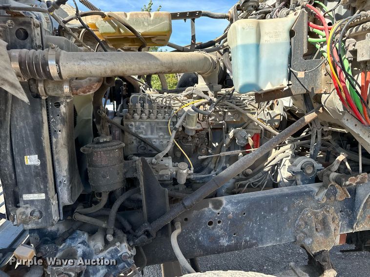 image for item MQ9447 1994 Ford LT8000  vacuum truck