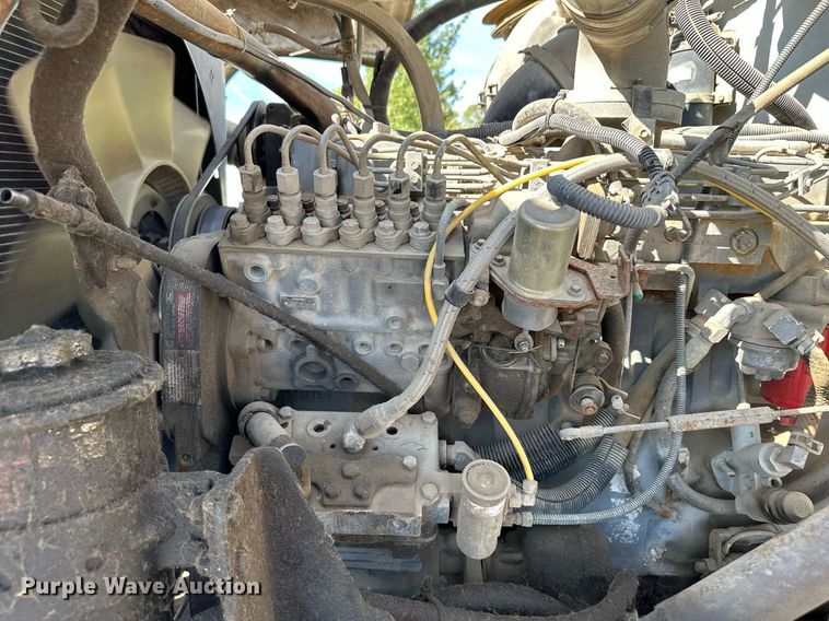 image for item MQ9447 1994 Ford LT8000  vacuum truck