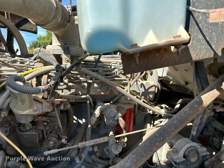 image for item MQ9447 1994 Ford LT8000  vacuum truck