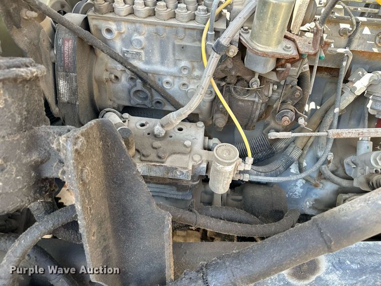 image for item MQ9447 1994 Ford LT8000  vacuum truck