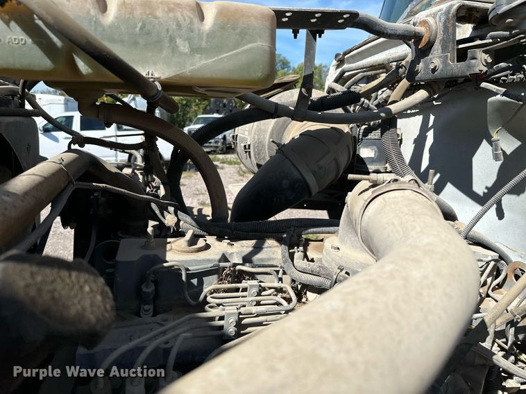 image for item MQ9447 1994 Ford LT8000  vacuum truck