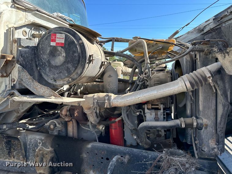 image for item MQ9447 1994 Ford LT8000  vacuum truck