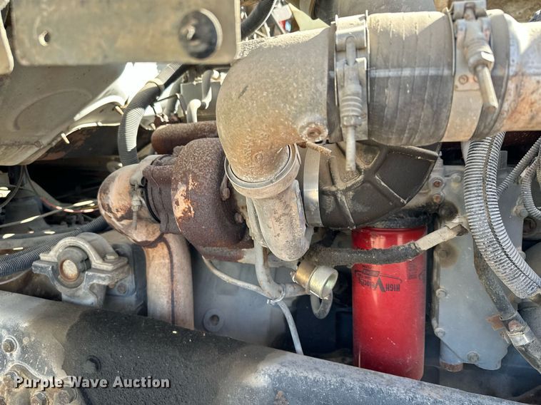 image for item MQ9447 1994 Ford LT8000  vacuum truck