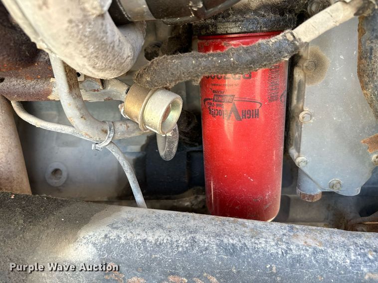 image for item MQ9447 1994 Ford LT8000  vacuum truck