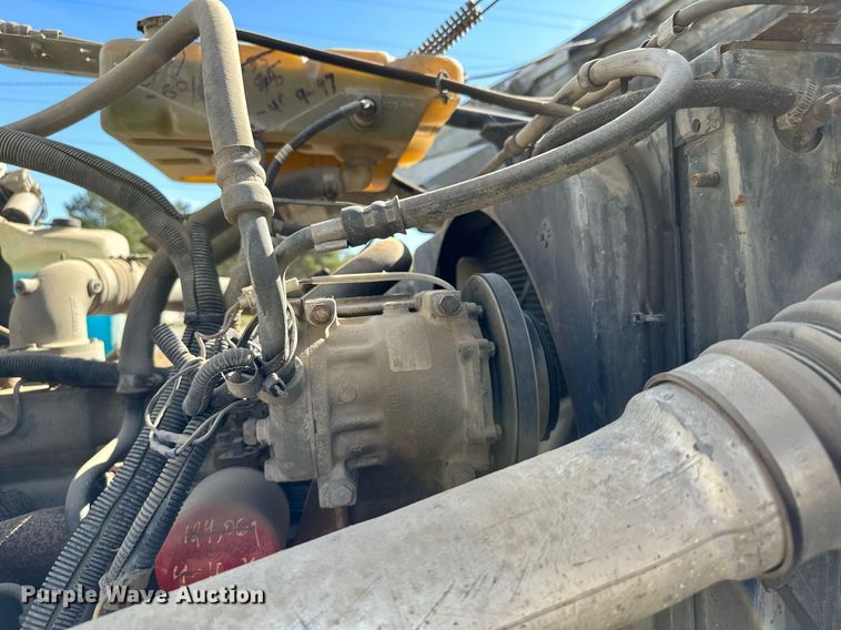 image for item MQ9447 1994 Ford LT8000  vacuum truck