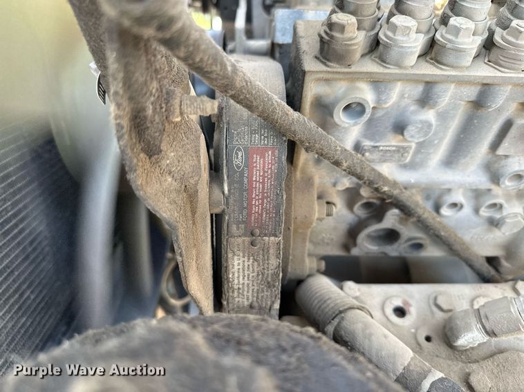 image for item MQ9447 1994 Ford LT8000  vacuum truck