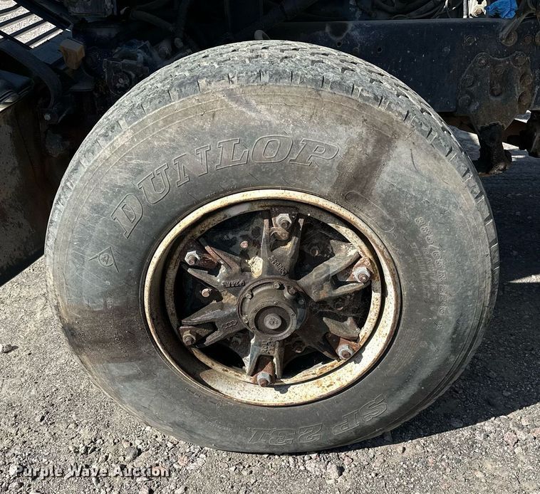 image for item MQ9447 1994 Ford LT8000  vacuum truck