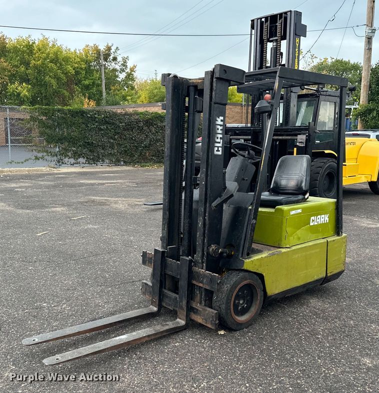 image for item MQ9464 Clark TM15  forklift