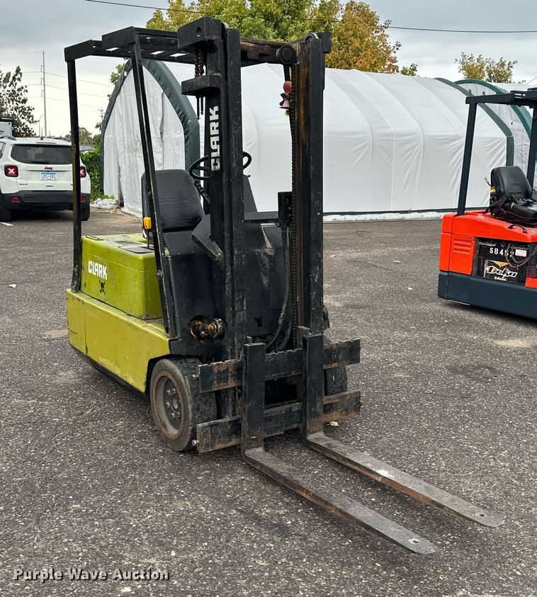 image for item MQ9464 Clark TM15  forklift