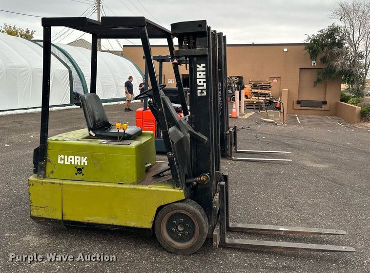 image for item MQ9464 Clark TM15  forklift