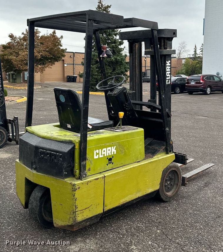 image for item MQ9464 Clark TM15  forklift